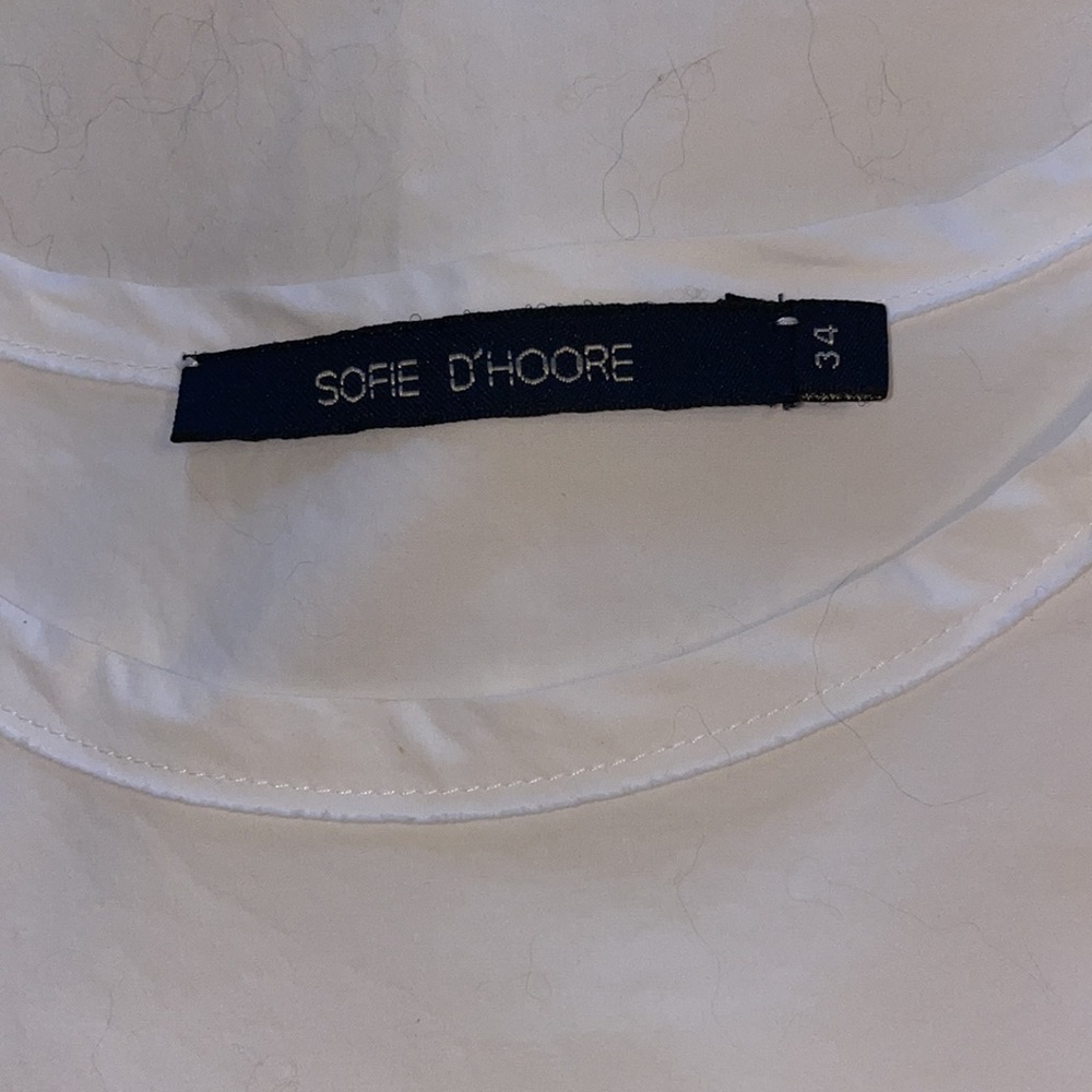 Sofia D’Hoore white; 100% cotton top with detailing at shoulder and hem; Sz 34 - Picture 9 of 10